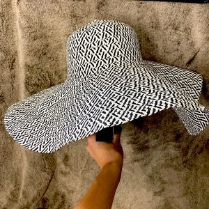 Huge Black & White Sunhat